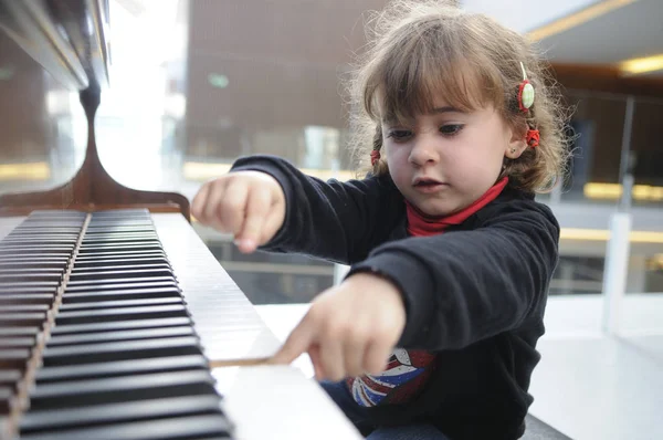 Little girl having fun playing the piano — Stock Photo, Image