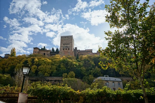 Näkymät Alhambra Granadassa Albaicin naapuruston — kuvapankkivalokuva