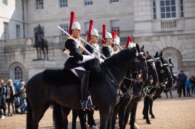 Queen's Guard March on Horses on the Streets of London, İngiltere