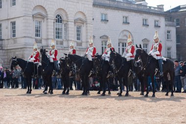 Queen's Guard March on Horses on the Streets of London, İngiltere