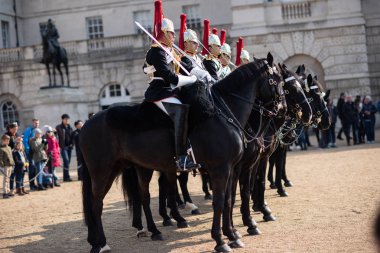 Queen's Guard March on Horses on the Streets of London, İngiltere