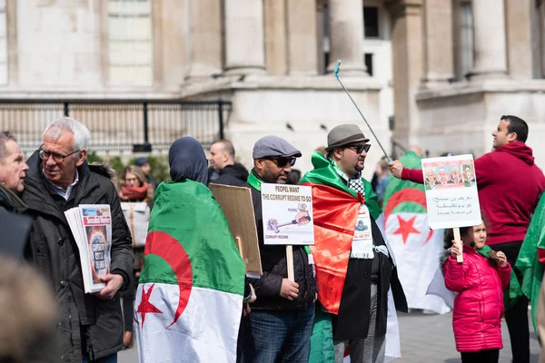 Лондон Великобританія 15 квітня 2019. Алжирські марш на Трафальгарській площі. — стокове фото