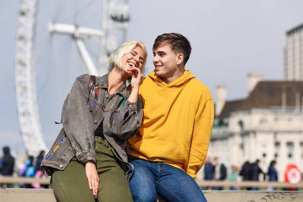 Happy couple by westminster bridge, River Thames, London. UK. — Stock Photo, Image