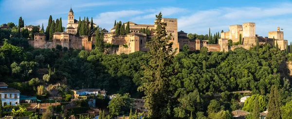 Panorama of Alhambra of Granada palace from Albaicin — Stock Photo, Image
