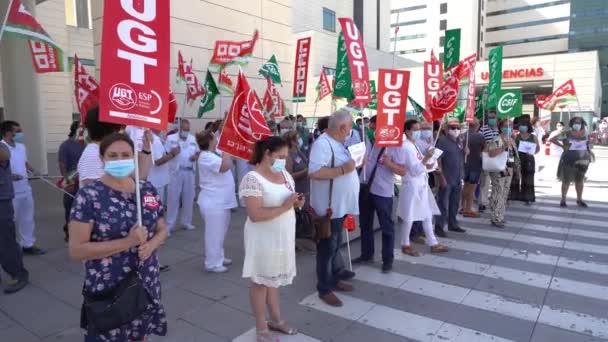 Zdravotničtí pracovníci demonstrující za svá práva a pracovní podmínky. — Stock video