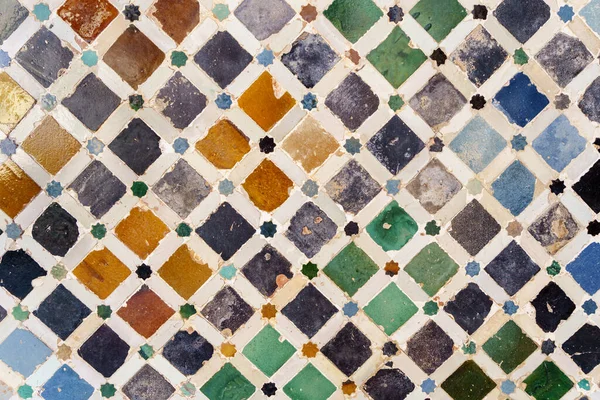 Paredes cerámicas en la Alhambra de Granada. —  Fotos de Stock