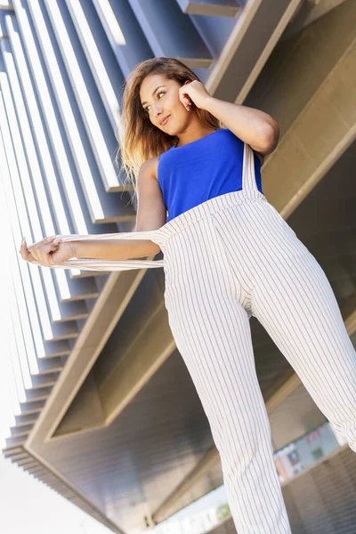 View from below of young girl standing outdoors. — Stock Photo, Image