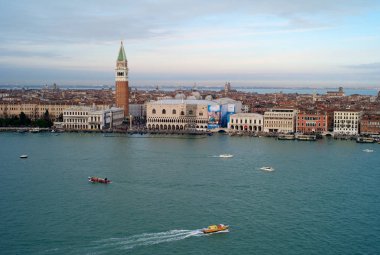 Venedik cityscape çan kulesi, San Giorgio Maggiore üzerinden görüldü