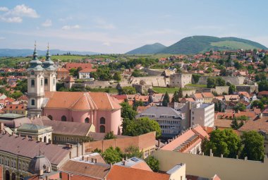 Cityscape Eski Şehir, Eger, Macaristan, Kilisesi Aziz Antuan ve eğri Kalesi