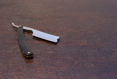 Geleneksel ustura, açık siyah bufalo boynuzu saplı