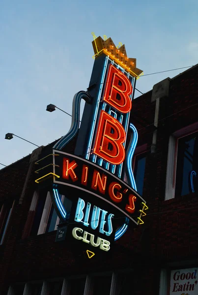 Neon znak Bb Kings Blues Club na Beale Street — Zdjęcie stockowe