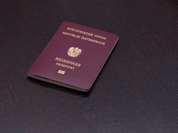 Avrupa pasaportu ile Avusturya Uyruğu — Stok fotoğraf