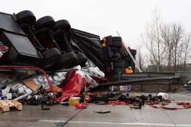 Bir Crash sonra ters kamyon