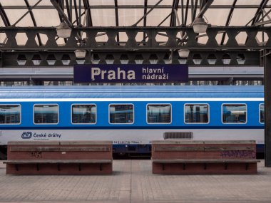Prag Ana İstasyonu ve Çek Demiryolları Treni
