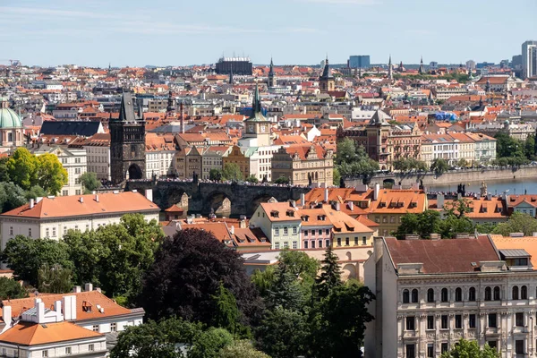 Cityscape aéreo de Praga com Ponte Charles — Fotografia de Stock
