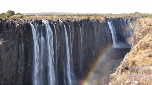 Victoria Falls Gorge Met Rainbow Zambezi River Tussen Zimbabwe Zambia — Stockvideo