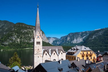 Avusturya 'daki Evanjelik ya da Protestan Hallstatt Kilisesi, Hallstatt Gölü kıyısındaki Neo-Gotik Lüterci Kilisesi