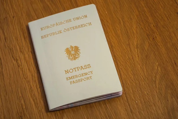 Pasaporte Europeo Emergencia República Austria Documento Viaje Color Crema Unión —  Fotos de Stock