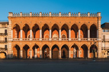 La Loggia Amuela Neogotik Palazzo Prato della Valle Meydanı, Padova, Veneto Bölgesi, İtalya Gün Doğumu
