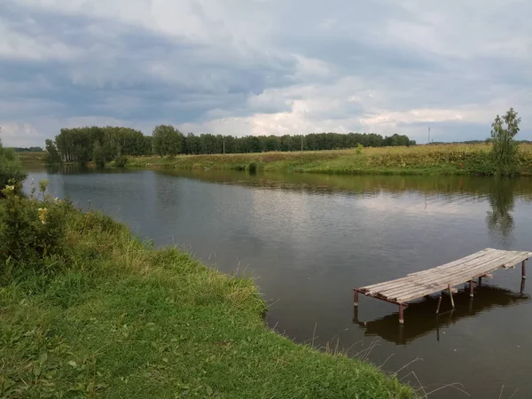 Lake kırık bir iskele ile Tula bölgesi.