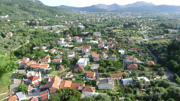 Şehrin görünümünü Bar Karadağ.