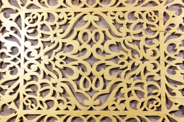 Ahşap kutu kapak. Dikdörtgen şeklinde. ahşap ayrı bir testere ile ışık. İşlemeli.