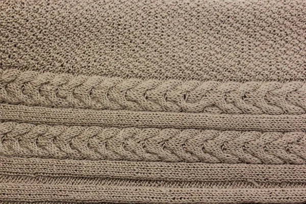 Bıçak bir yün iplik örme. açık renk. Hobiler ve yaratıcılık.