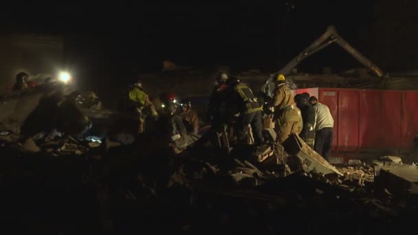 Les Sauveteurs Nettoient Les Ruines Bâtiment Recherchent Des Survivants Après — Video