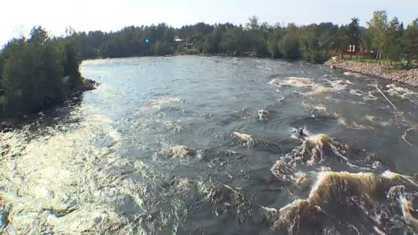 Weekend Urlopowiczów Zebrane Burzliwej Rzeki Vuoksa Obejrzenia Rafting Konkursy — Wideo stockowe