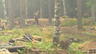 Tarihsel olayların yeniden yapılandırılmasının hayranlarından oluşan kulüpler, dünya savaşının bir çarpışmasını gerçekleştiriyor..