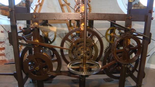 Das Glockenspiel Alten Burgturm Funktioniert Noch Immer Ein Funktionsfähiges Uhrwerk — Stockvideo
