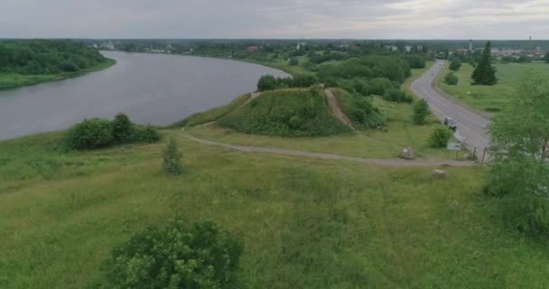 Paesaggio Russo Bella Vista Antico Tumulo Sulla Riva Del Fiume — Video Stock