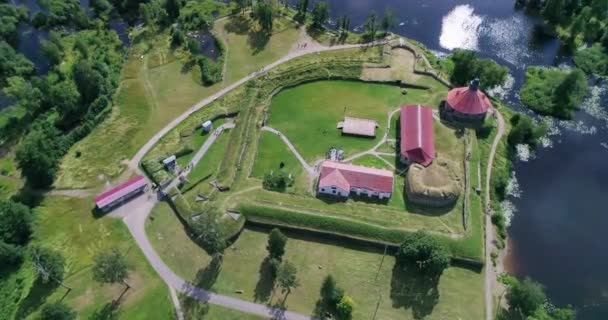 러시아 여름의 부대에서 가져온 요새의 아름다운 모습이었다 개방형 박물관 눈으로 — 비디오