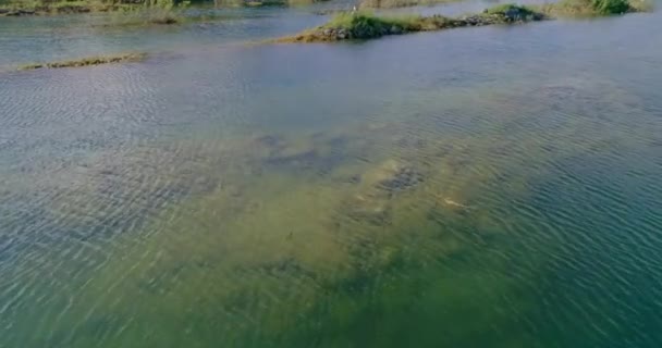 Paesaggio Russo Splendida Vista Sulle Limpide Acque Del Lago Formatesi — Video Stock