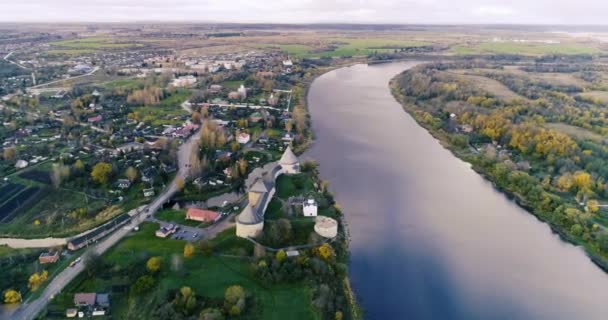 Ufer Des Wolchow Flusses Steht Die Antike Militärfestung Staraya Ladoga — Stockvideo