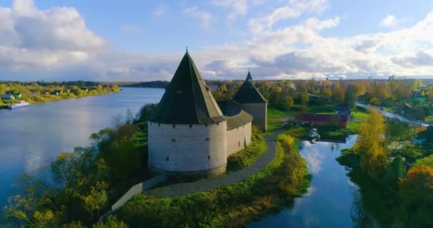 Sur Rive Rivière Volkhov Dresse Ancienne Forteresse Militaire Staraya Ladoga — Video