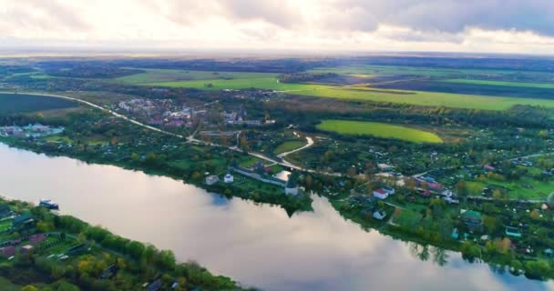 Břehu Řeky Volchova Stojí Starobylá Vojenská Pevnost Staraya Ladoga Postavená — Stock video