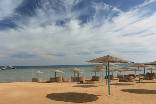 Parasols Het Strand — Stockfoto