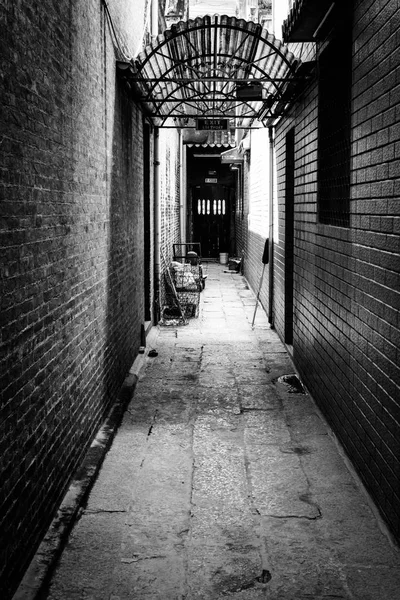 Tapınağın arka sokakta.