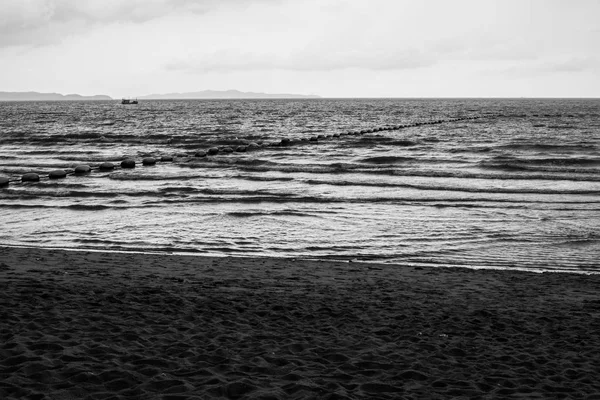 パタヤの海岸でロンリー ビーチ — ストック写真