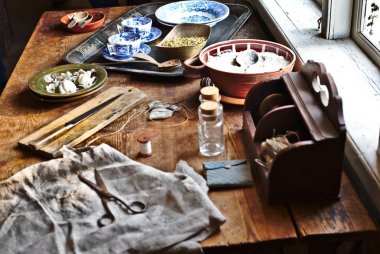 Eski şehirde geleneksel İsveç kahvaltı