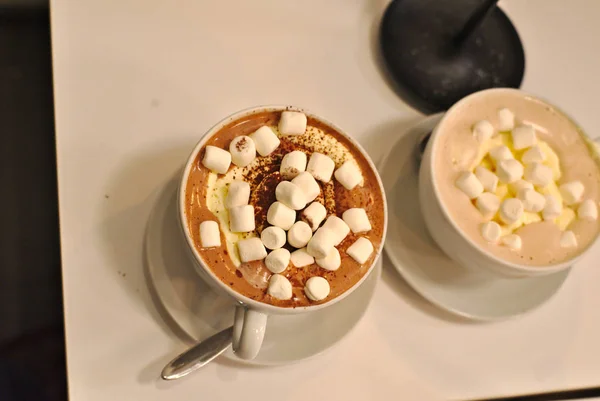 Sıcak çikolata meşrubatının hatmi ile