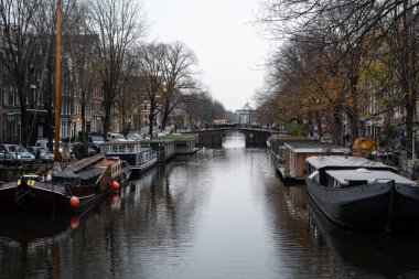 Amsterdam kanalları kış aylarında