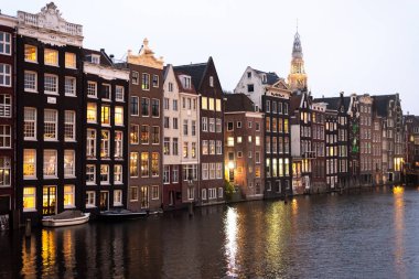 Amsterdam kanalları kış aylarında