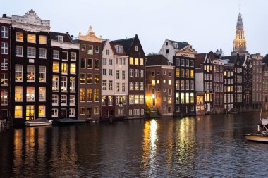 Amsterdam kanalları kış aylarında
