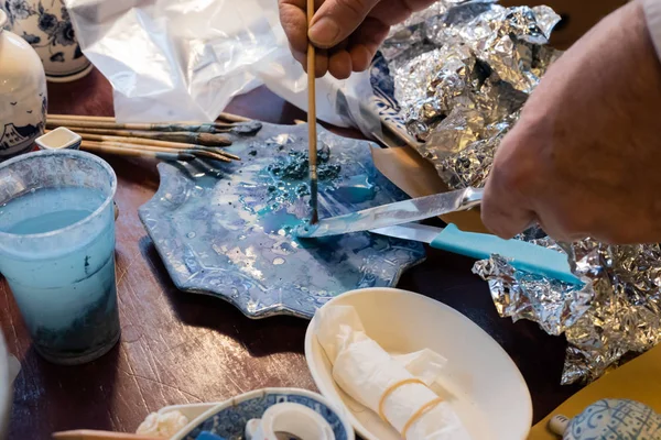 Delf Hollandalı çanak çömlek yapımında