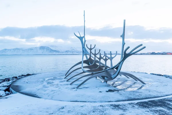 Viking gemisi ile Reykjavik defne