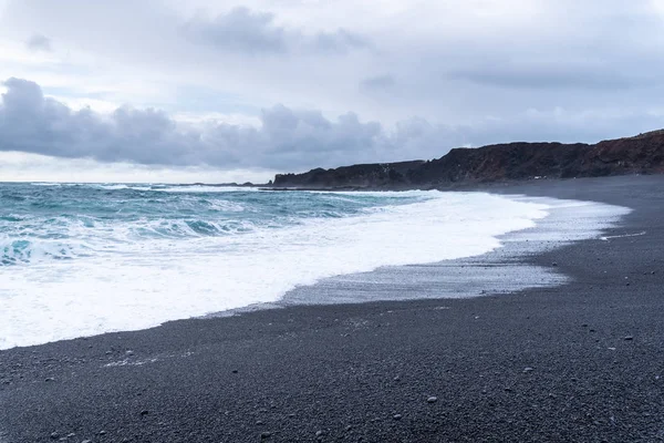 Spiaggia di sabbia nera in Islanda — Foto Stock
