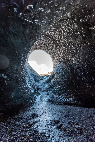 Caverna de gelo islandesa na Islândia — Fotografia de Stock