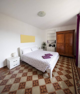 Samimi ve çok rahat yatak odası. İçeride kimse yok